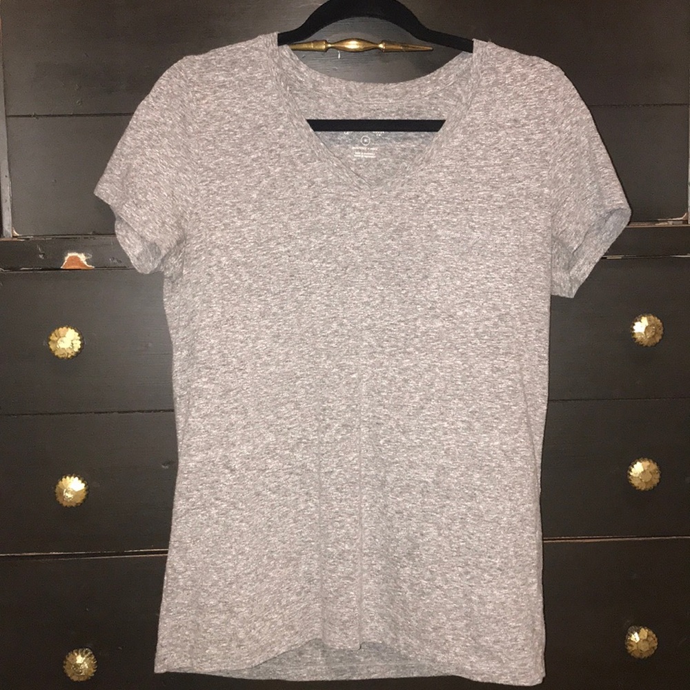 gray tee